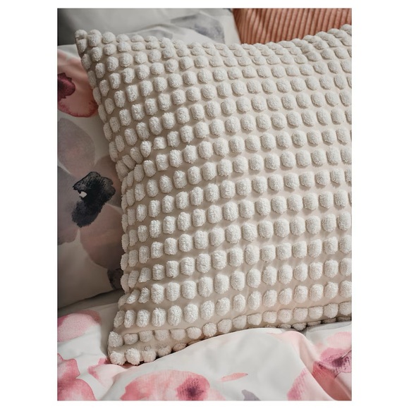 Ikea SVARTPOPPEL Cushion cover, off-white Super-Soft tactile pattern 20x20 " NEW - Picture 4 of 5
